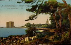 CPA Saint Honorat L'ile de Lerins L'ancien monastere a travers les pins