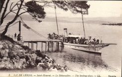 CPA lle de Lerins Saint Honorat Le Debarcadere Bateau