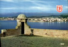 POSTAL MODERNA la margarita Saint la terraza de Bazaine y su reloj se eleva en la parte inferior de Cannes