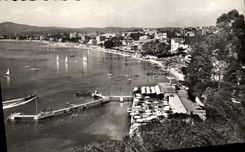 Los pinos de Juan de la POSTAL de la VENDIMIA ven tomado del banco hermoso del hotel