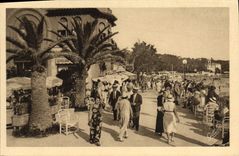 CPA Juan les Pins Un coin de la Promenade 