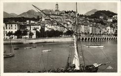 POSTAL de la VENDIMIA Menton el barco portuario