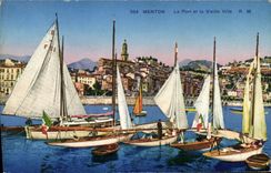 CPA Menton Le Port et la Vieille Ville Bateaux 