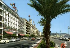 CPM Nice La Cote D'Azur La Promenade Des Anglais