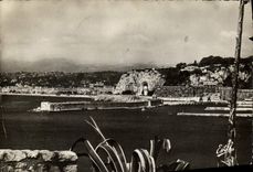 CPA Nice L'Entree Port et du Chateau