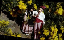 CPA Nice Le Cote D'Azur Enfants en Costumes Nicois Folklore 