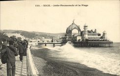 VINTAGE POSTCARD Thrown Nice Walk and the Beach