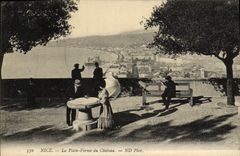 POSTAL de la VENDIMIA Niza la plataforma del castillo