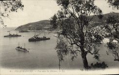 CPA Villefranche Vue entre les Oliviers Bateaux