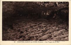 CPA Arcy Sur Cury Les Grottes Les Vagues de la Mer