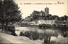 CPA Auxerre La Cathedrale Vue Des Quais