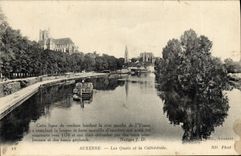 CPA Auxerre Les quais de la Cathedrale 