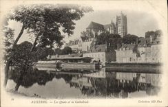 CPA Auxerre Les Quais et La Cathedrale 