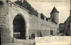 CPA Auxerre Tour de la Gendarmerie Enfants