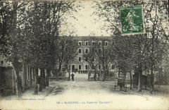 CPA Auxerre La Caserne Vauban Militaria