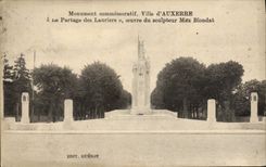 CPA Auxerre Monument Commemoratif Le partage des Lauriers Max Blondat
