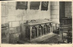 CPA Joigny Eglise Saint Jean Tombean d'Une Comtesse De Joigny