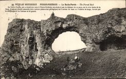 CPA Vezelay Historique Pierre Perthuis La roche Percee