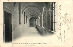 CPA Monastere de Ste Marie de La Pierre qui Vire Interieur du cloitre 