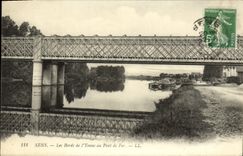 La POSTAL de la VENDIMIA Sens afila de I Yonne al puente del hierro