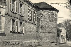 CPA Sens Une Tour des anciens remparts