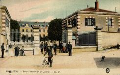 CPA Sens Porte d'entree de la Caserne Militaria 