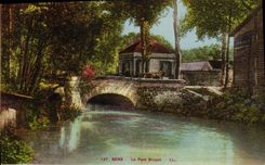 VINTAGE POSTCARD Sens the Bridge Bunting