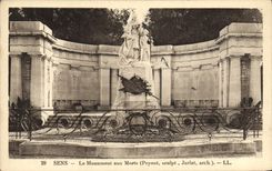 CPA Sens Le Monument aux Morts
