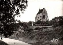 CPM St Julien du Sault La Chapelle de Vauguilain et ses Ramparts Remparts