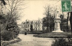 CPA Sens La Caisse d'Epargne et le Square Jean Cousin