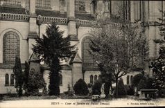 CPA Sens Cour et Jardin du Palais Synodal