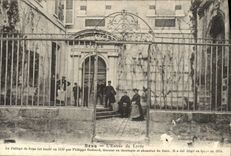 VINTAGE POSTCARD Sens the Entry of the College