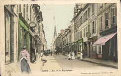 CPA Sens Rue de la Republique