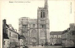 CPA Sens La Cathedrale et la Place