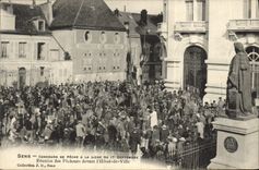 CPA Sens Concours De Peche A La Ligne Du 17 septembre 1905 Reunion des pecheurs devant l'hotel de ville Peche TOP