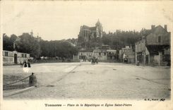 CPA Tonnerre Place De La Republique Et Eglise Saint Pierre