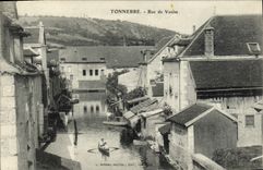 CPA Tonnerre rue De Venise Bateau Barque 