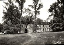 CPM Vallery Le Vieux Chateau
