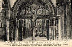 CPA Vezelay Eglise de la Madeleine Le Portail central du Narthex et la nef