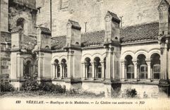 CPA Vezelay Basilique de la Madeleine Le cloitre Vue exterieure 