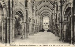 CPA Vezelay Basilique de la Madeleine Vue D'ensemble de la nef