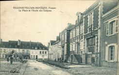 CPA Villeneuve L'Archeveque La Place Et l'Ecole Des Garcons
