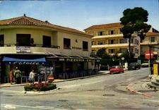 CPM Boulouris Route Nationale A L'Arriere Plane l'Hotel thalasse Centre de vacances UMO Meurthe et Moselle 