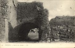 CPA Frejus Sortie des Arenes