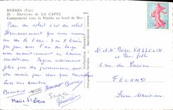 POSTAL MODERNA los alrededores de Hyeres de recogen el sitio para acampar que acampa debajo del bosque del pino en la playa