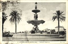 CPA Hyeres Les Palmiers Fontaine Godillot