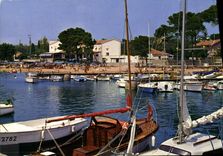 CPM Saint Raphael Un coin du Port de Boulouris Bateaux