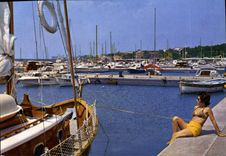 CPM Saint Raphael Un Coin du Nouveau Port Bateaux 