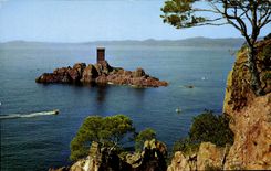 CPM Saint Raphael L'Ile d'Or au Dramont