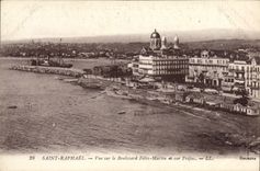 CPA Saint Raphael Vue sur le Boulevard Felix Martin et sur Frejus Bateau